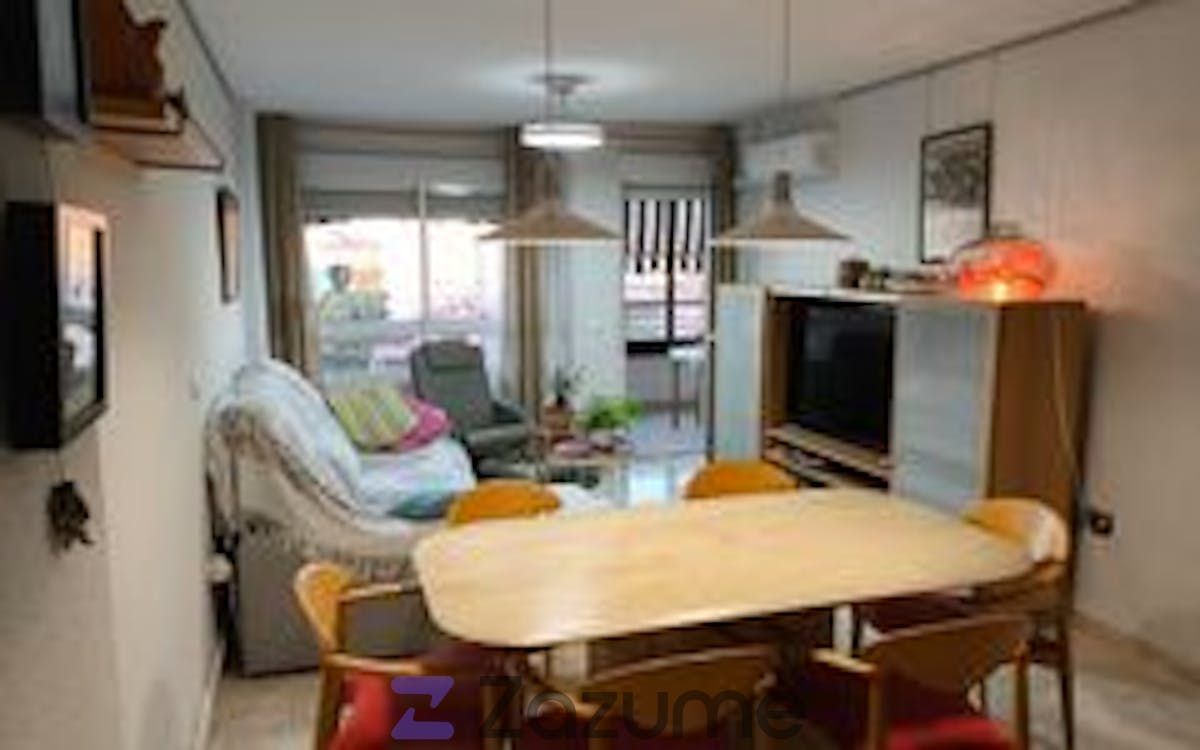 Sala d'estar de Pis de lloguer en Alicante / Alacant amb Aire condicionat, Jardí privat i Piscina