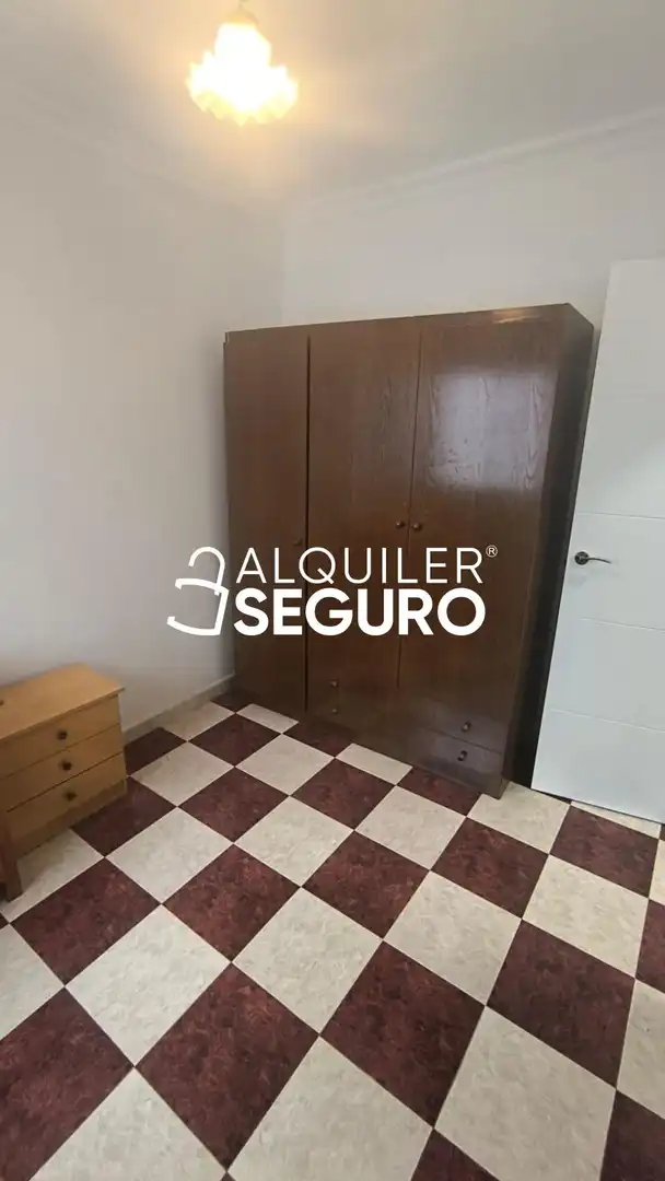 Habitación de Piso de alquiler en Sevilla con Aire acondicionado y Amueblado