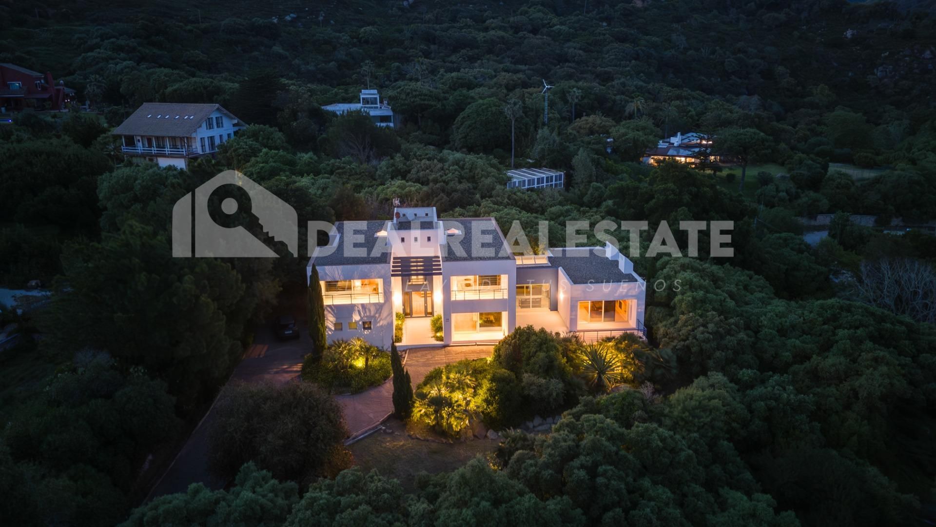 Vista exterior de Casa o xalet en venda en Tarifa amb Calefacció, Jardí privat i Terrassa
