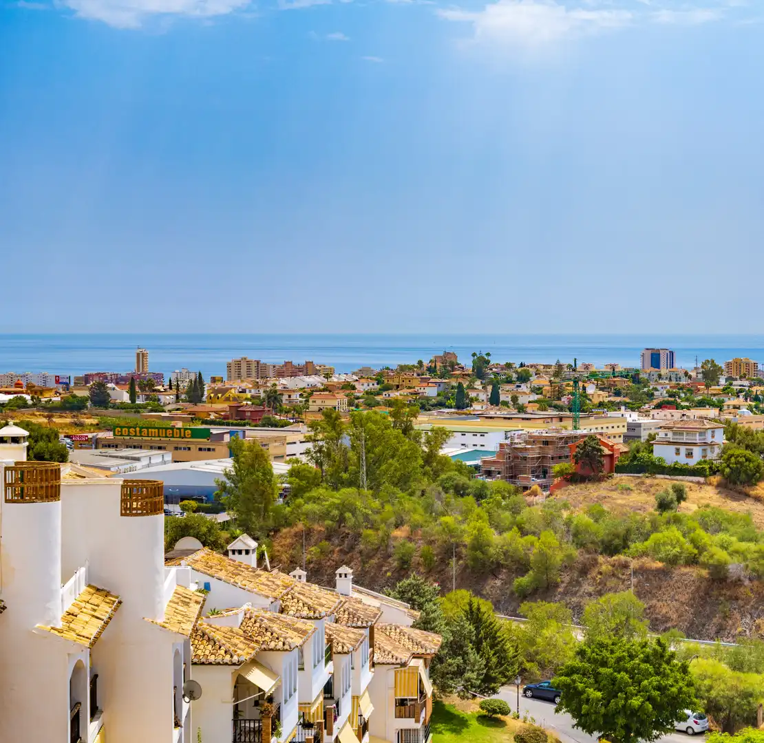 Vista exterior de Piso en venta en Mijas con Terraza, Piscina y Internet