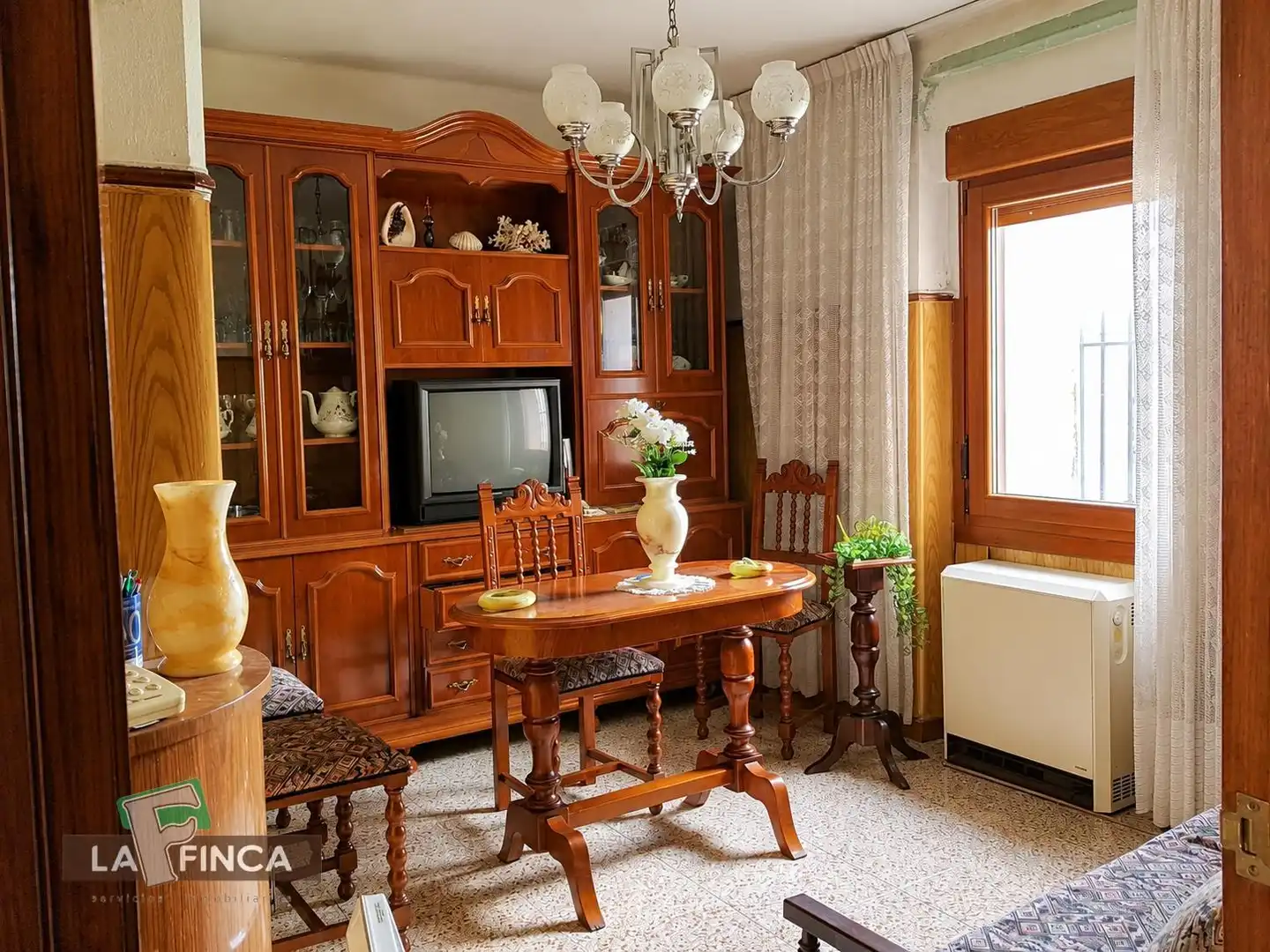 Wohnzimmer von Einfamilien-Reihenhaus zum Verkauf in Siero mit Heizung, Abstellraum und Möbliert