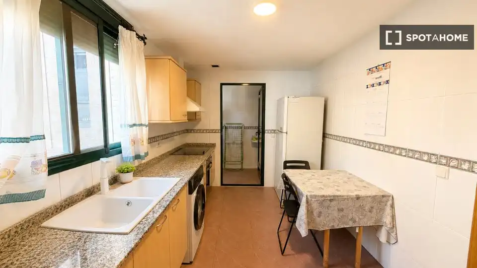 Kitchen of Flat for share in Valencia  with Air Conditioner, Heating and Furnished