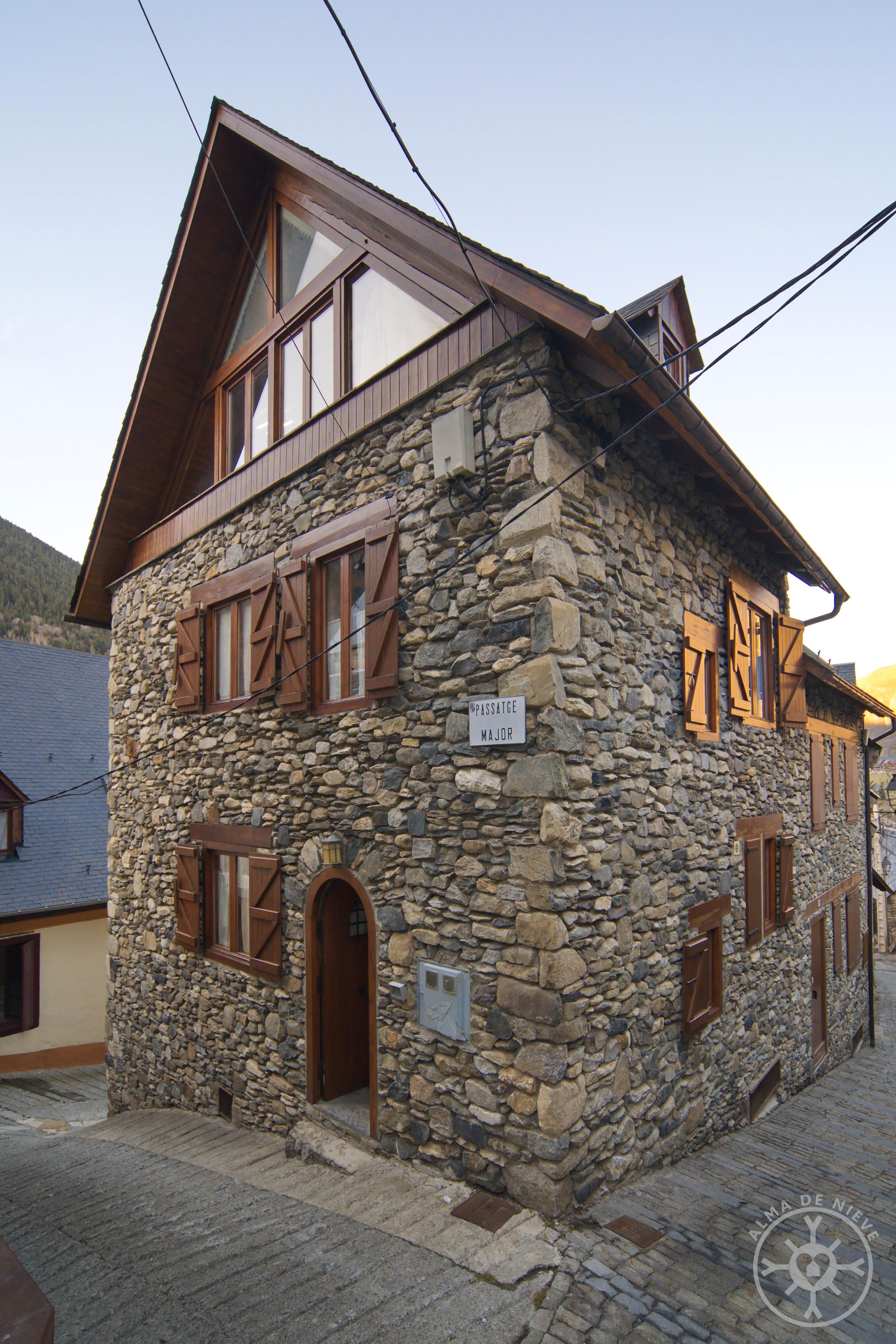 Vista exterior de Casa o xalet en venda en Naut Aran amb Moblat