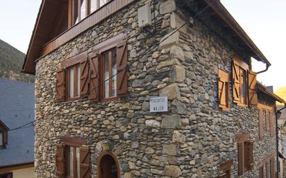 Exterior view of House or chalet for sale in Naut Aran  with Furnished