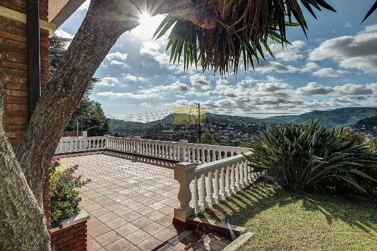 Vista exterior de Casa o chalet en venta en Vallirana con Aire acondicionado, Calefacción y Jardín privado