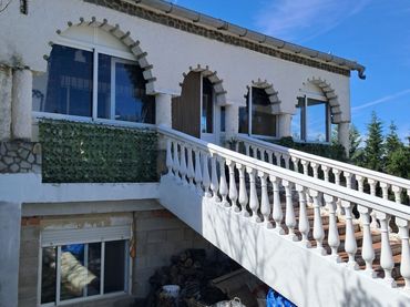 Xalet amb balcó en venda a San Gonzalo
