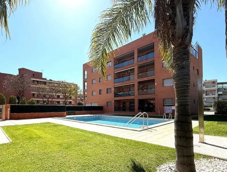 Schwimmbecken von Wohnungen zum Verkauf in Cambrils mit Klimaanlage, Heizung und Terrasse