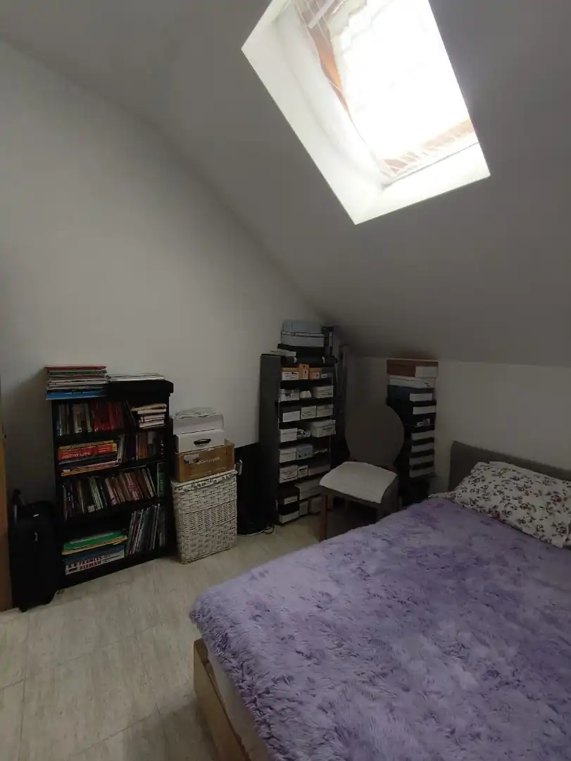 Schlafzimmer von Einfamilien-Reihenhaus zum Verkauf in Casarrubios del Monte mit Klimaanlage, Heizung und Privatgarten