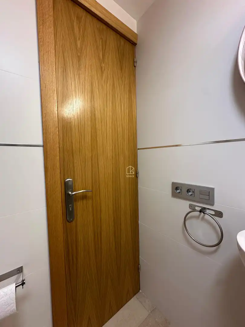 Flat for rent in Oviedo - Calle Tomás Crespo Frígilis, La Ería
