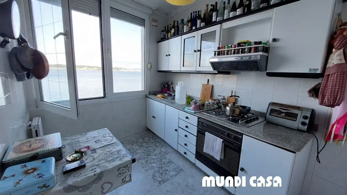 Cuina de Casa o xalet en venda en A Pobra do Caramiñal amb Calefacció, Terrassa i Traster