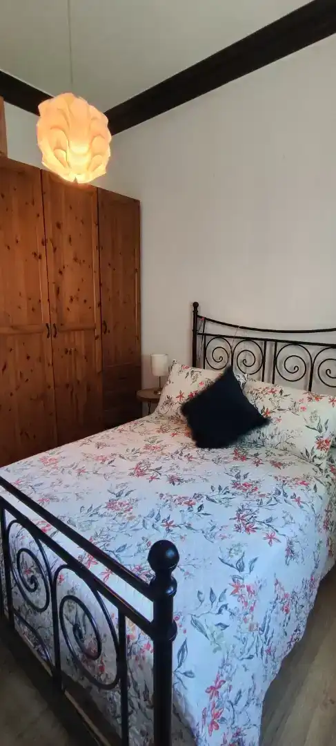 Habitación de Casa o chalet en venta en Sant Boi de Llobregat con Aire acondicionado, Jardín privado y Parquet