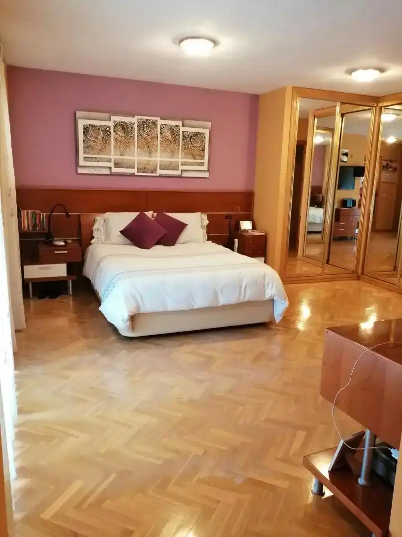 Dormitori de Casa o xalet en venda en San Fernando de Henares amb Aire condicionat i Balcó