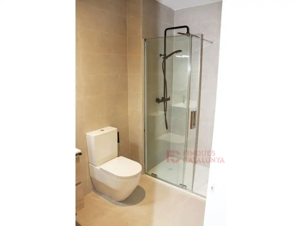 Baño de Dúplex en venta en Girona con Aire acondicionado