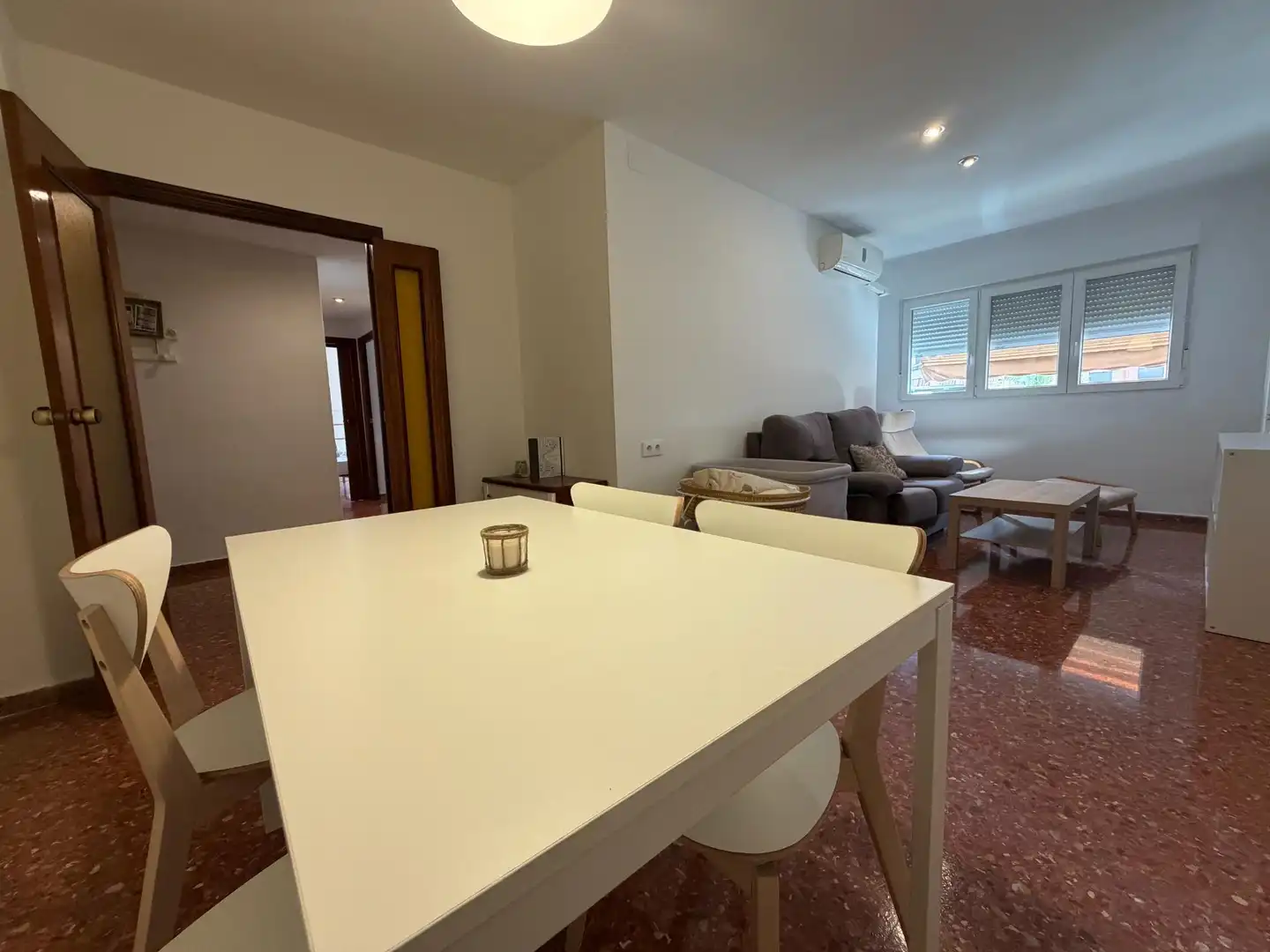 Comedor de Piso para compartir en Valencia con Aire acondicionado, Trastero y Amueblado