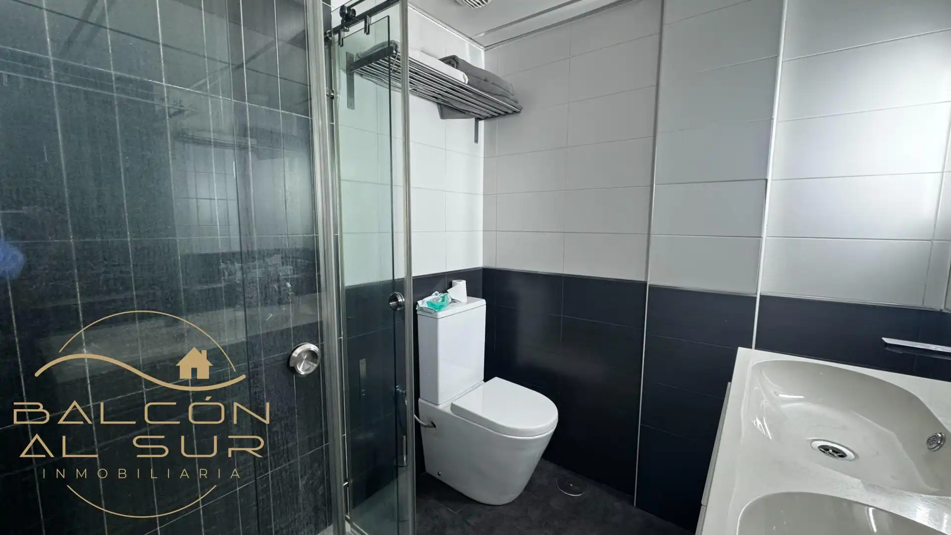 Bathroom of Flat for sale in Rota  with Air Conditioner, Terrace and Storage room