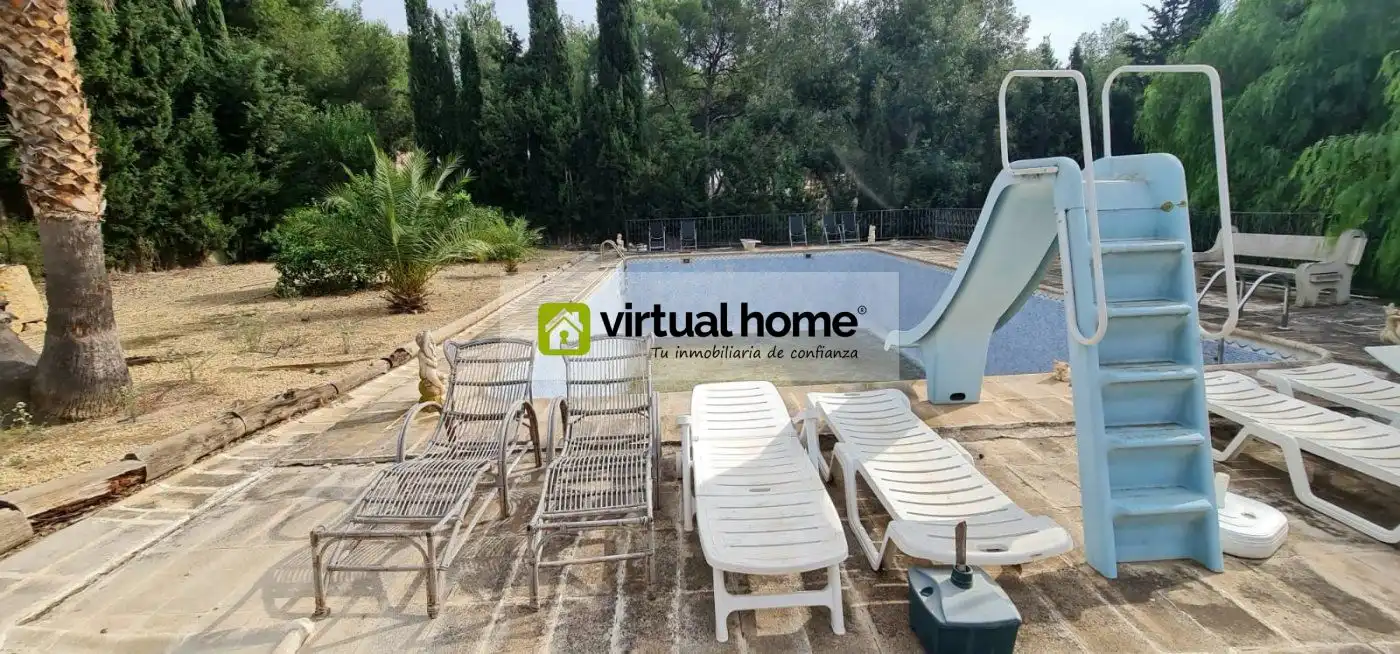Vista exterior de Casa o xalet en venda en Benidorm amb Traster, Piscina i Moblat