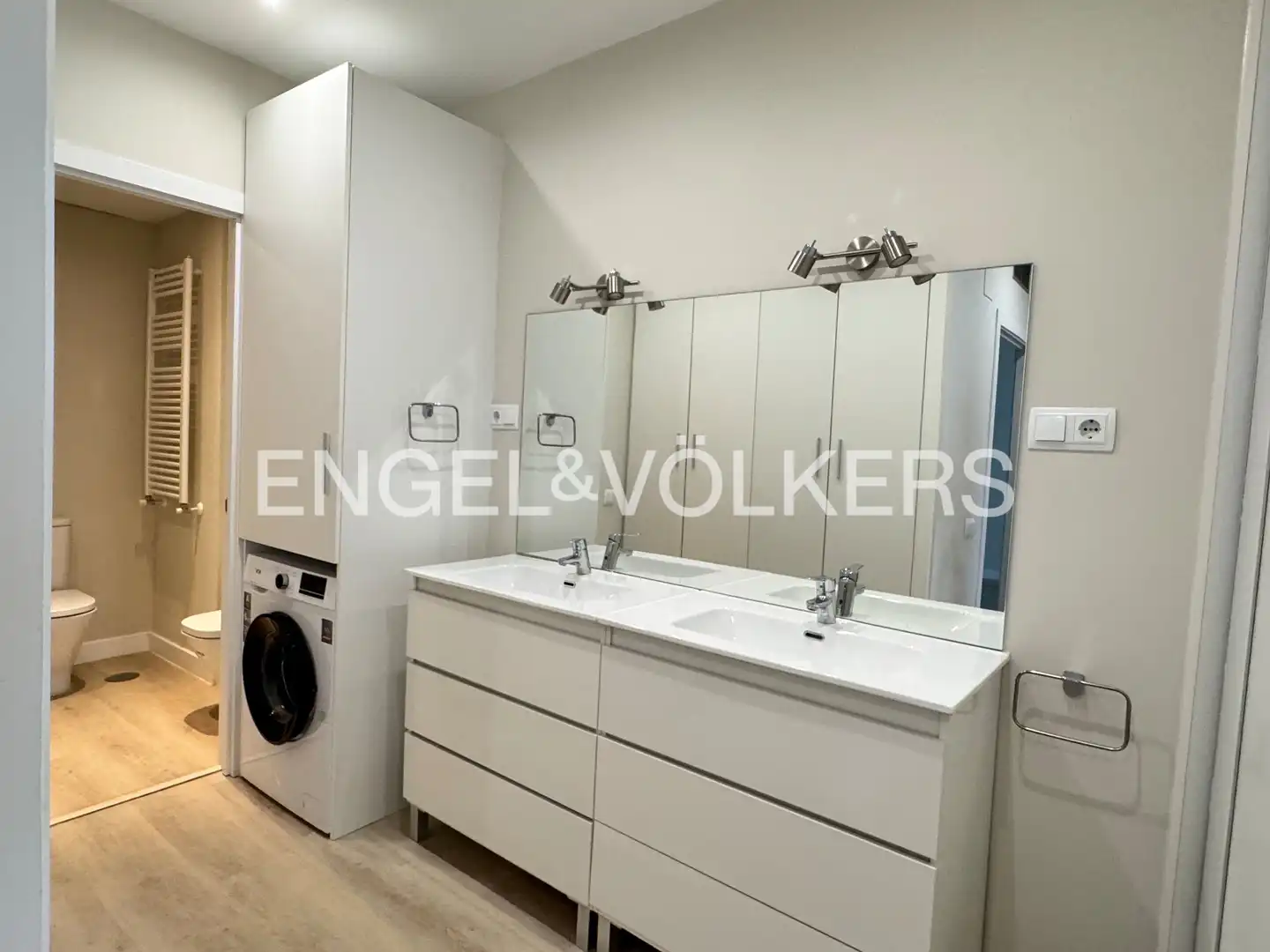 Bathroom of Flat for rent in Madrid  with Air Conditioner, Heating and Terrace
