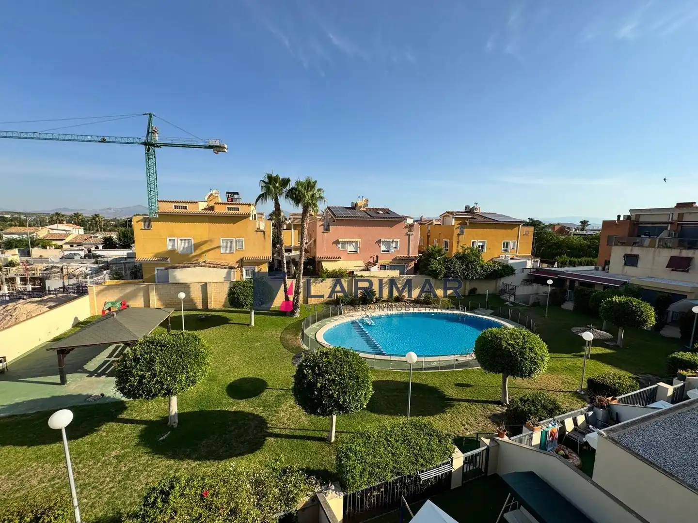 Vista exterior de Casa adosada de lloguer en Alicante / Alacant amb Aire condicionat, Calefacció i Jardí privat