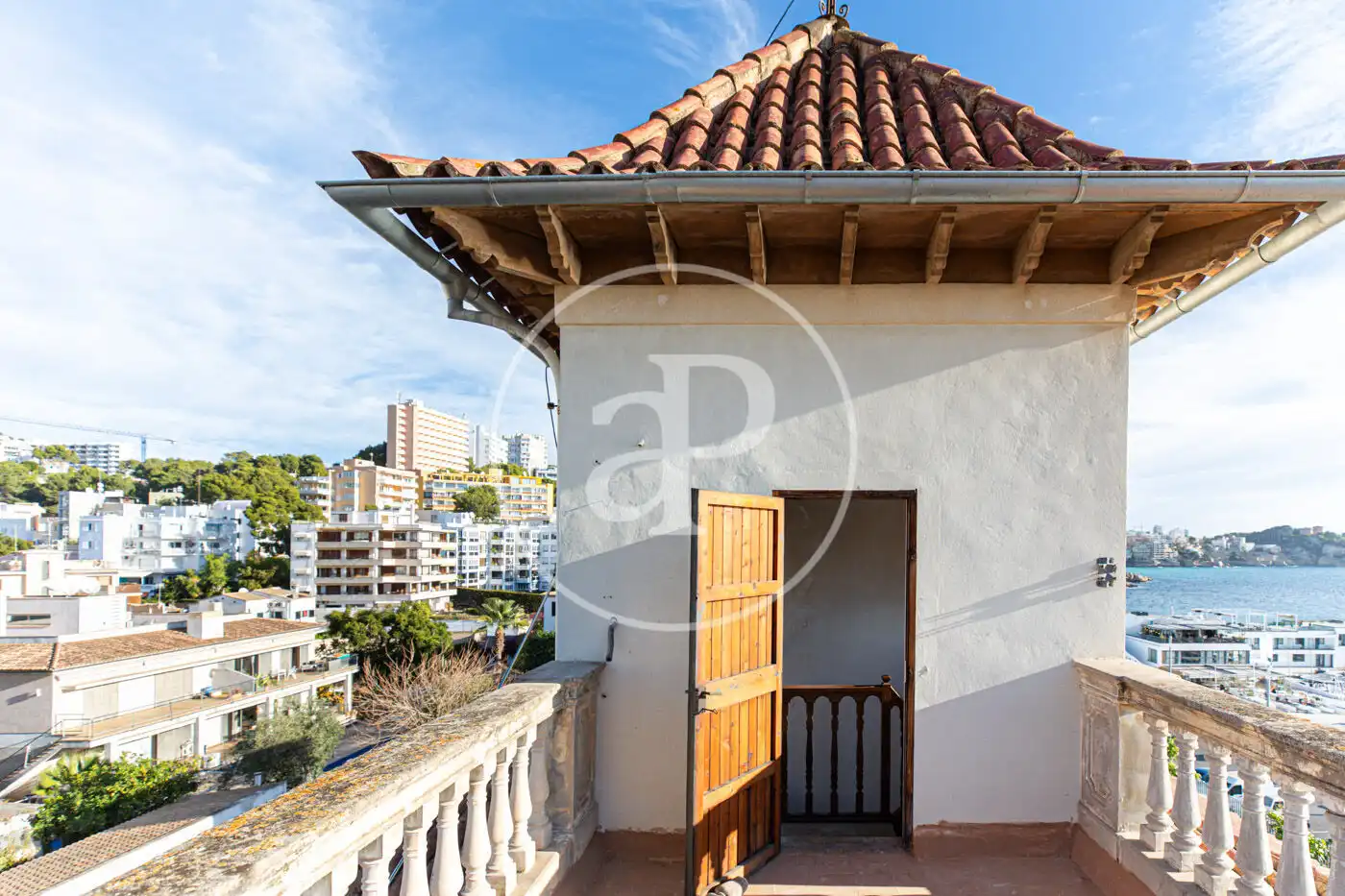 Houses for sale in Carrer de Victorio Luzuriaga, Sant Agustí