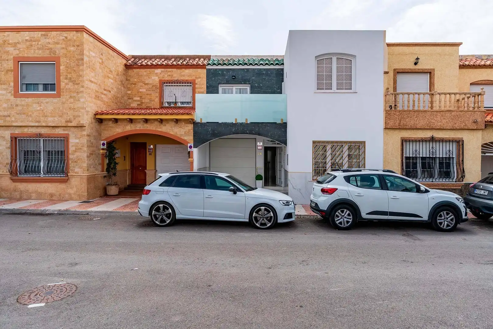Exterior view of Houses for sale in Roquetas de Mar  with Air Conditioner and Terrace