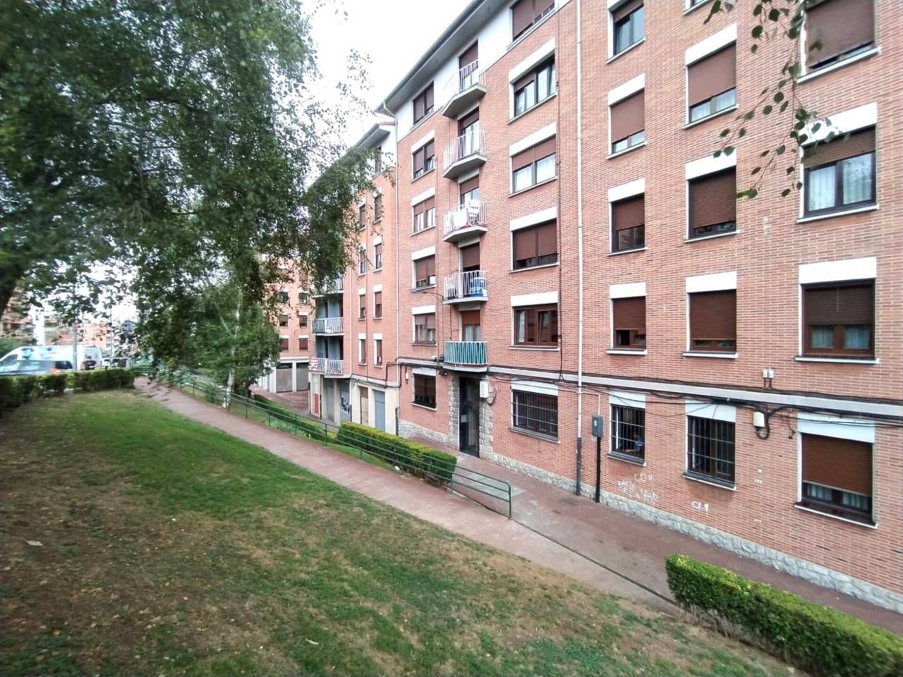 Vista exterior de Pis en venda en Bilbao  amb Calefacció i Moblat