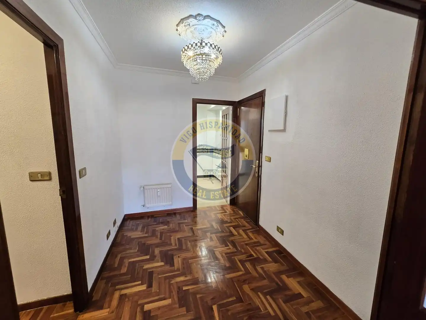 Piso de alquiler en Vigo  con Calefacción, Parquet y Balcón