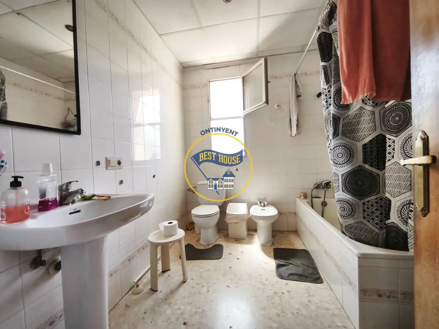 Badezimmer von Fabrikhallen zum Verkauf in Cañada