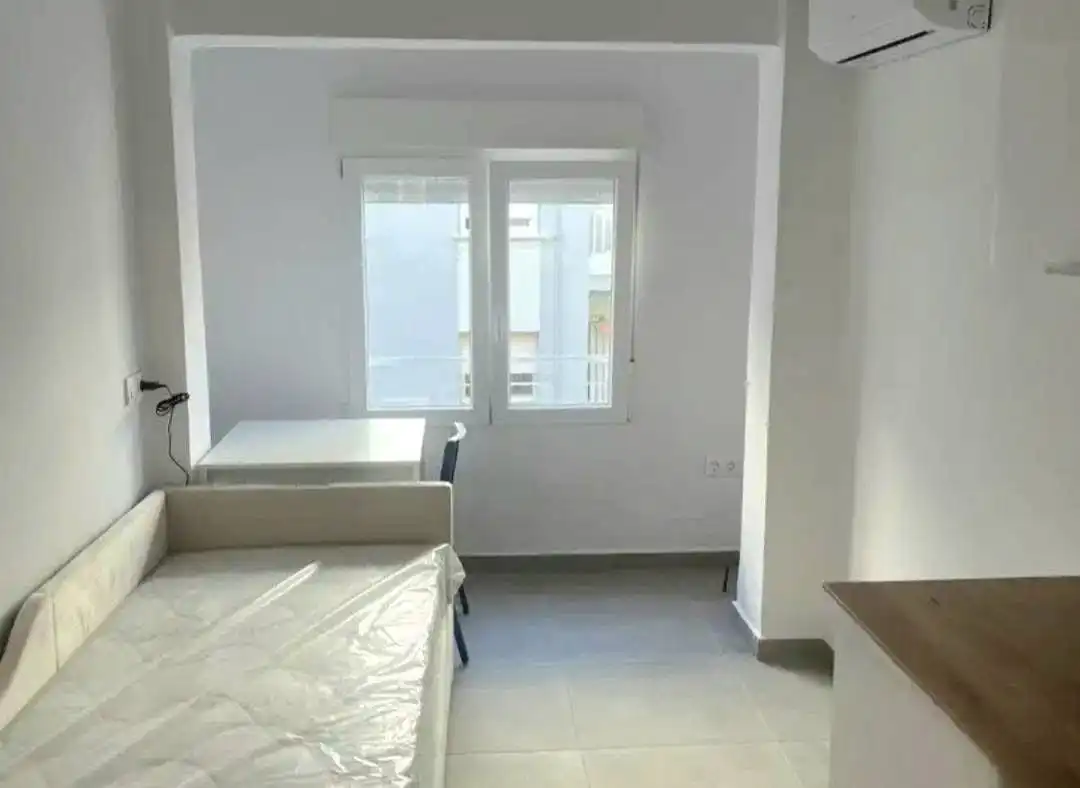 Habitación de Piso de alquiler en Valencia con Aire acondicionado, Amueblado y Horno