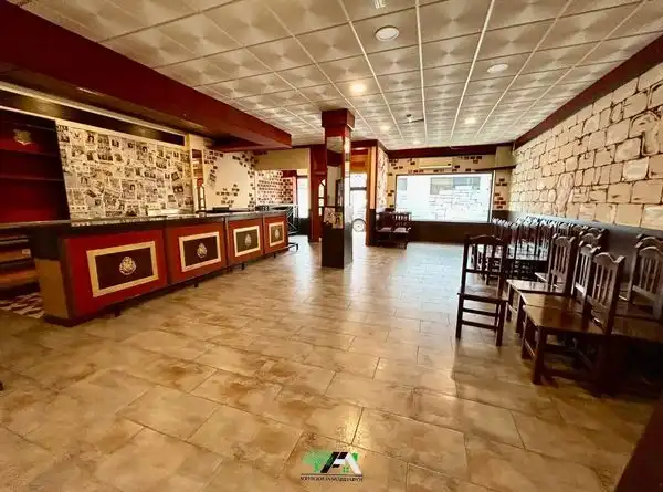 Local comercial en venda a Baeza, imagen 2