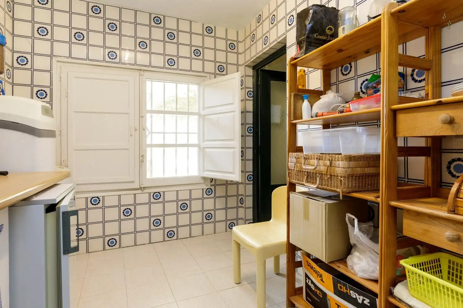 Cuina de Casa o xalet en venda en Zaragoza amb Aire condicionat, Calefacció i Jardí privat