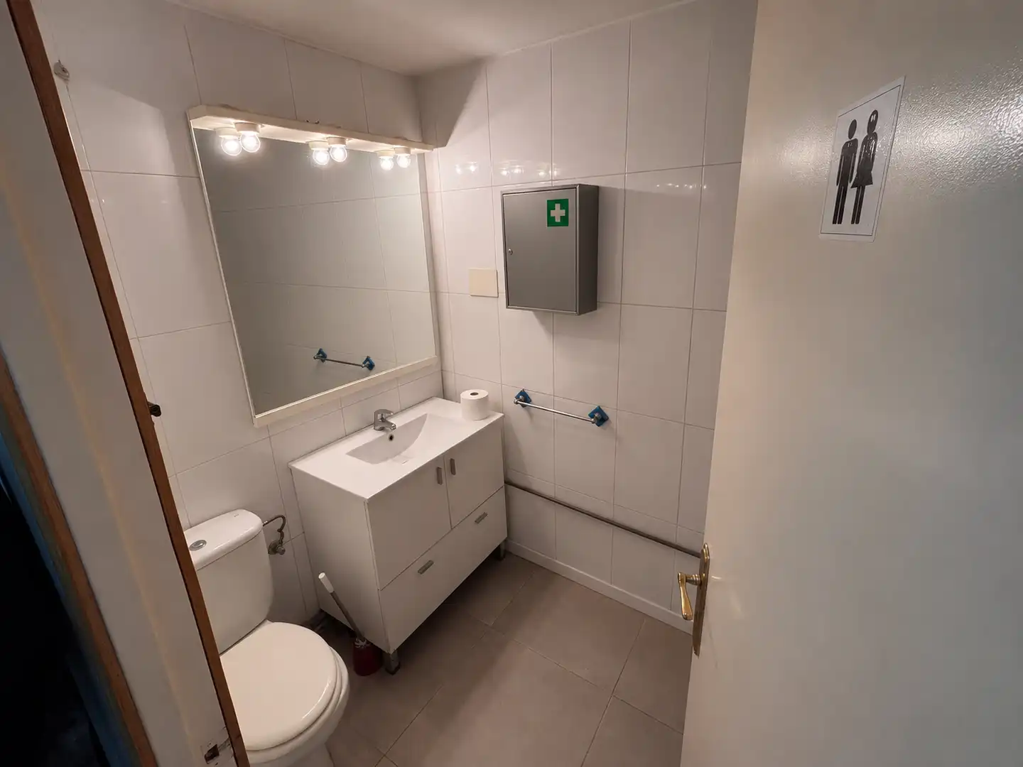 Bany de Local en venda en Cornellà de Llobregat