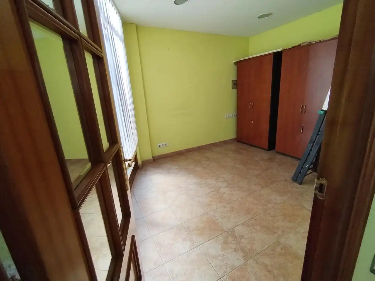 Dormitori de Local en venda en Barakaldo  amb Aire condicionat