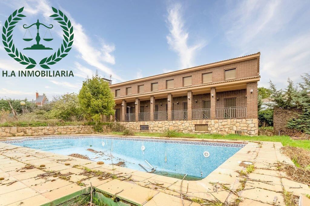 Vista exterior de Casa o xalet en venda en Pedrezuela amb Aire condicionat, Calefacció i Terrassa