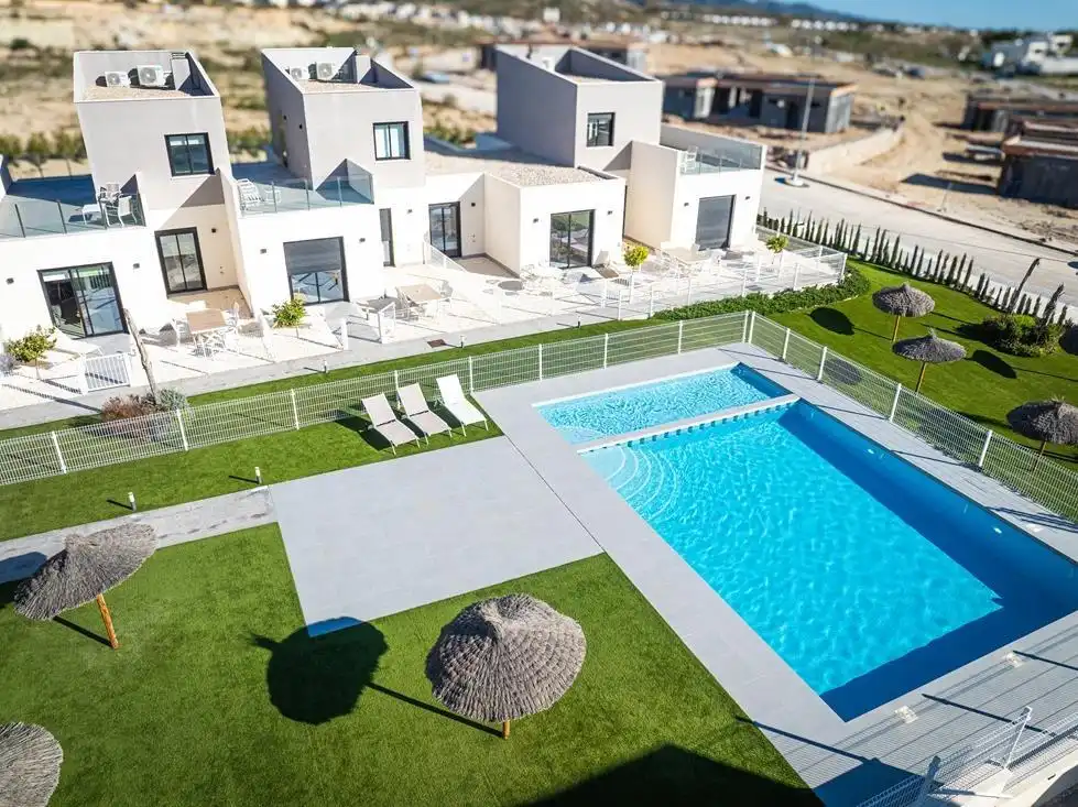 Piscina de Casa adosada en venta en Murcia con Aire acondicionado, Calefacción y Jardín privado