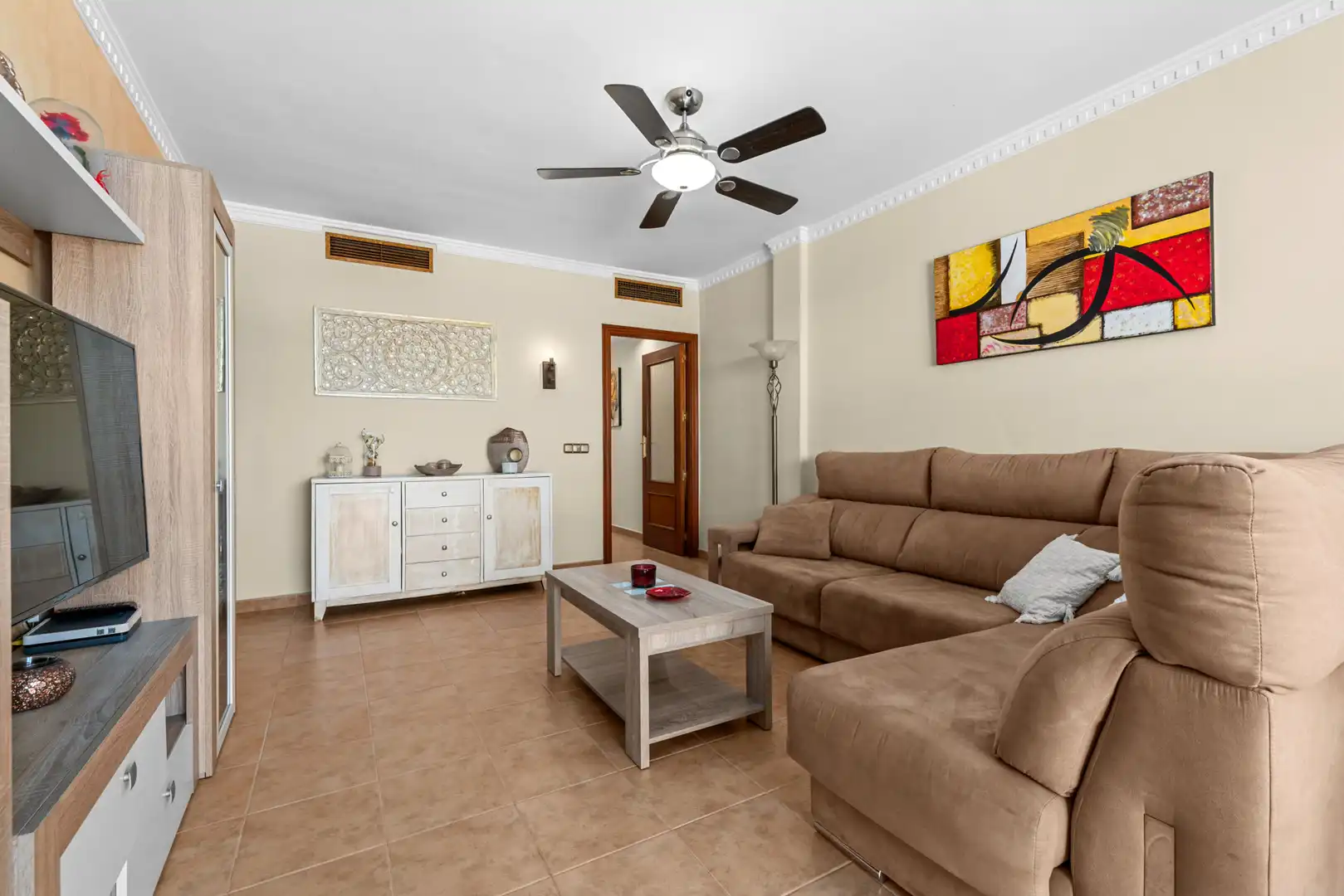 Sala de estar de Ático en venta en Estepona con Aire acondicionado, Terraza y Trastero