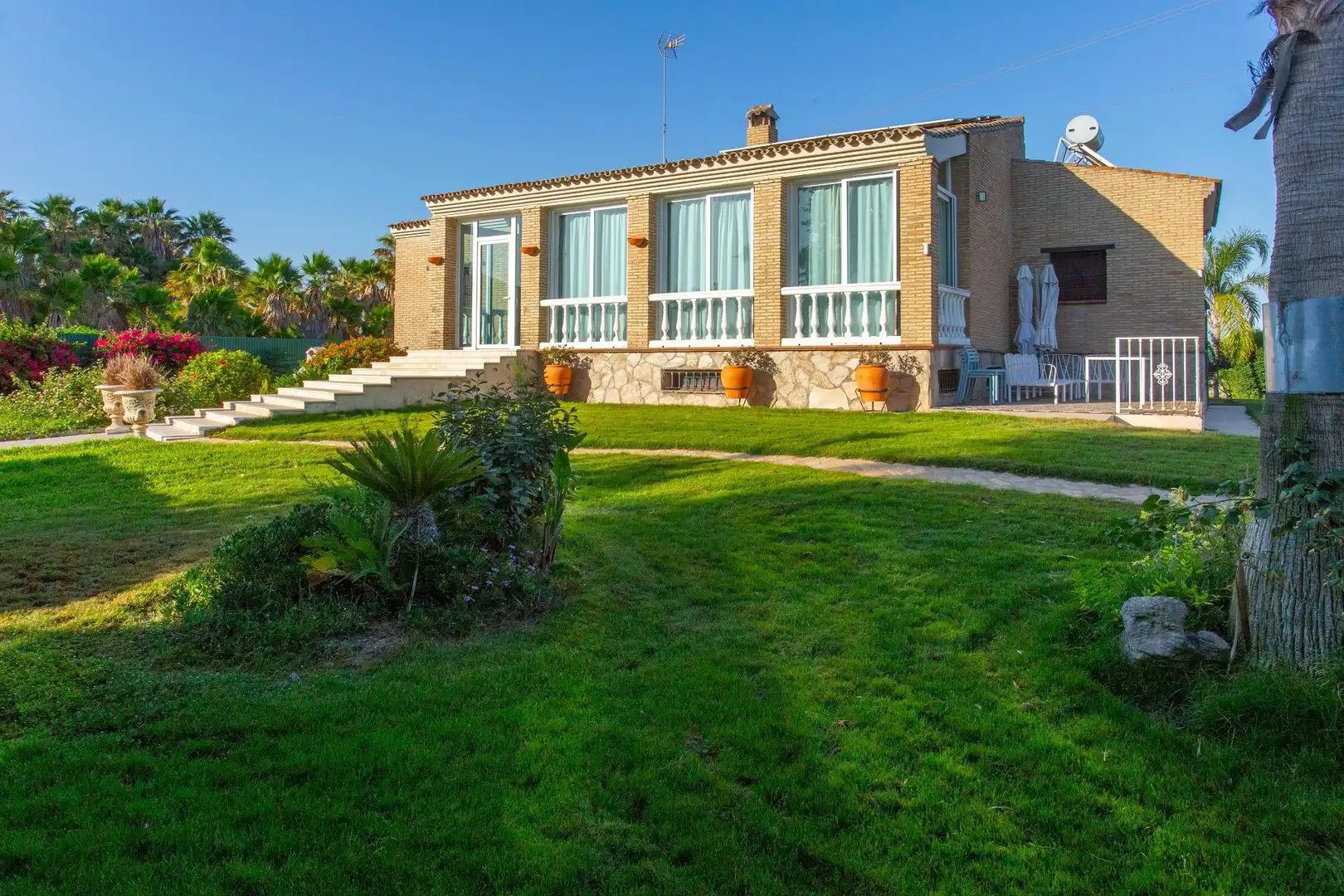 Chalet con piscina en venta en Caballero Bonald - San José Obrero - Guadalcacín, imagen 2