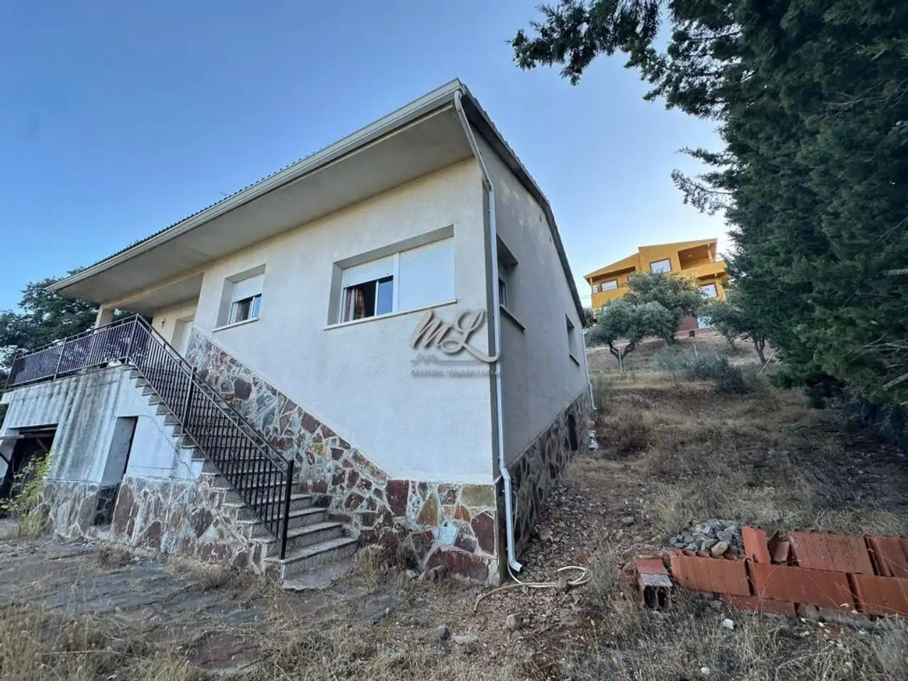 Vista exterior de Casa o xalet en venda en Navahermosa amb Calefacció, Jardí privat i Terrassa