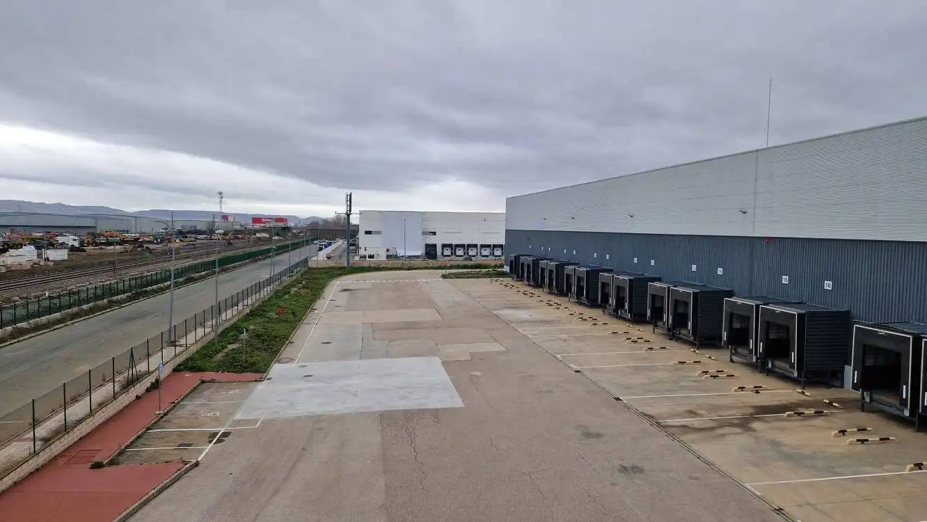 Vista exterior de Nau industrial de lloguer en Alovera
