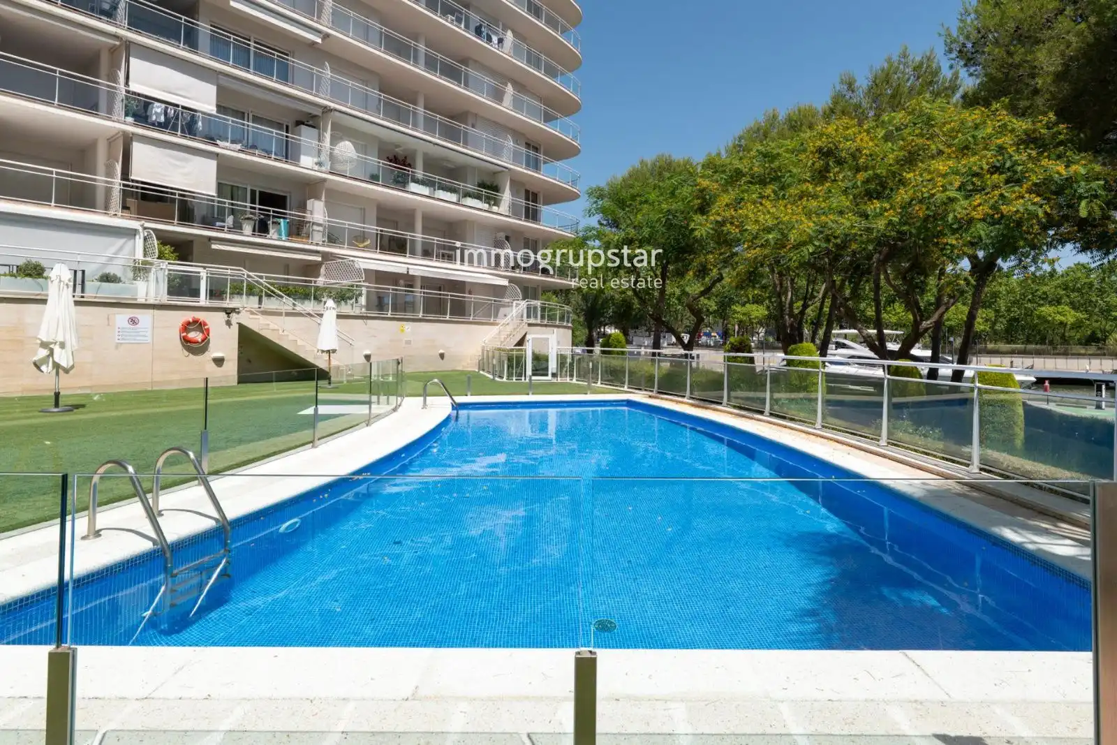 Swimming pool of Apartments for sale in Castell d'Aro, Platja d'Aro i s'Agaró  with Air Conditioner, Heating and Terrace