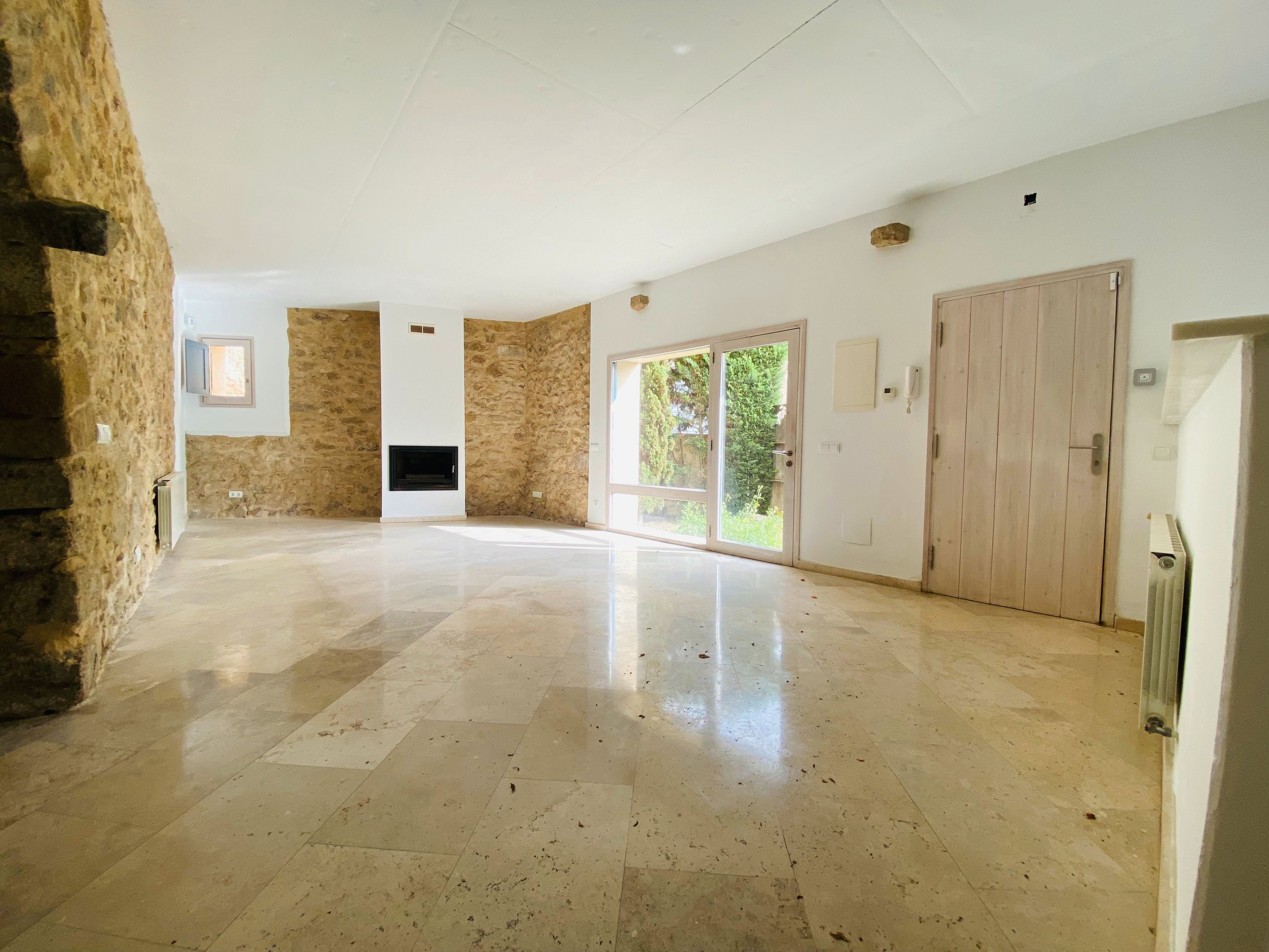 Wohnzimmer von Erdgeschoss zum verkauf in La Tallada d'Empordà mit Heizung und Privatgarten