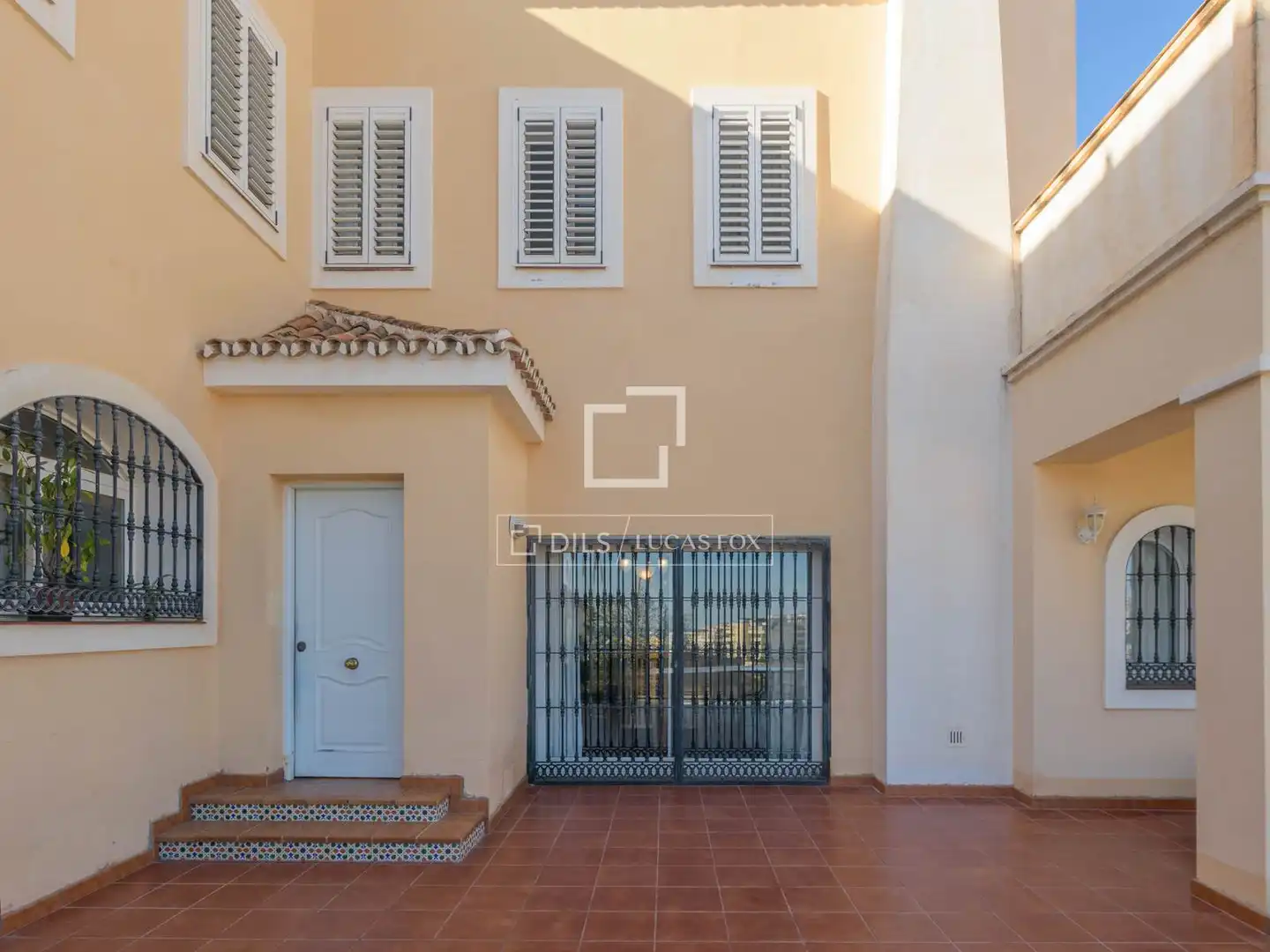 Vista exterior de Casa o xalet en venda en Rincón de la Victoria amb Aire condicionat, Jardí privat i Terrassa