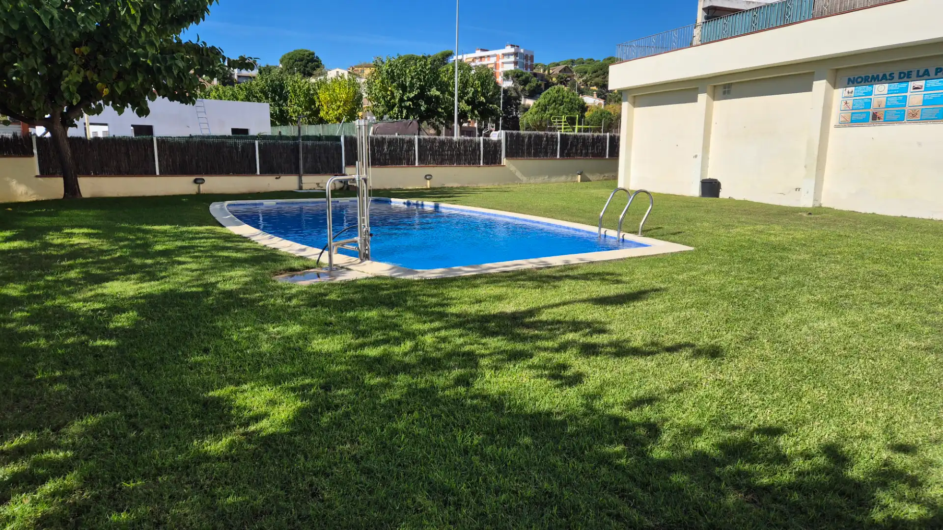 Piscina de Estudi en venda en Mas Mora - Sant Daniel