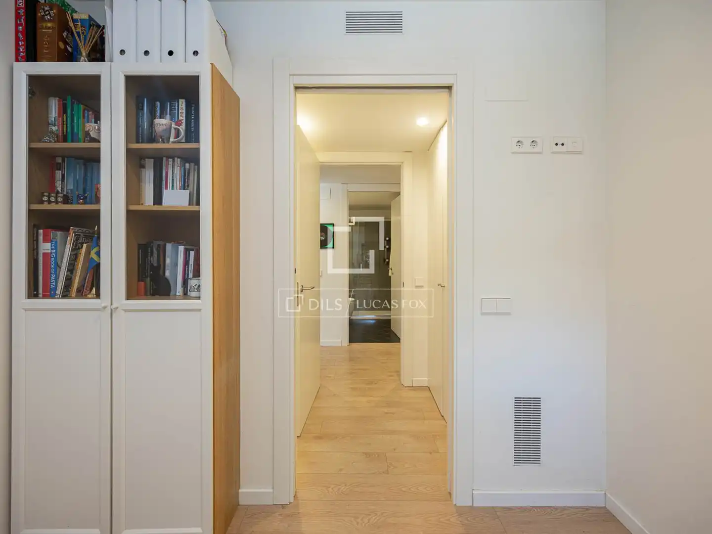 Flat for sale in Barcelona  with Air Conditioner, Terrace and Furnished