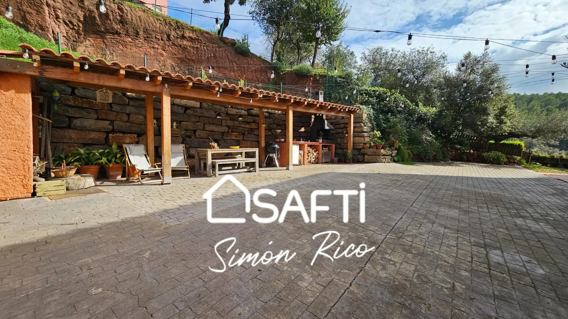 Terrassa de Casa o xalet en venda en Cervelló