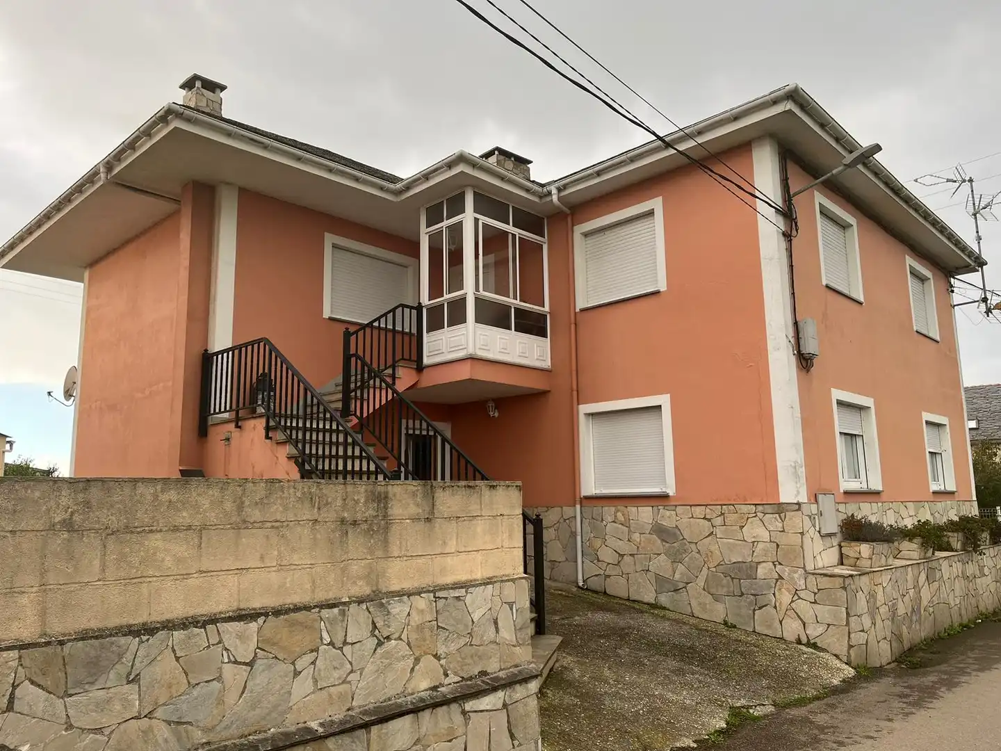Vista exterior de Casa o xalet en venda en Castropol amb Calefacció, Jardí privat i Parquet
