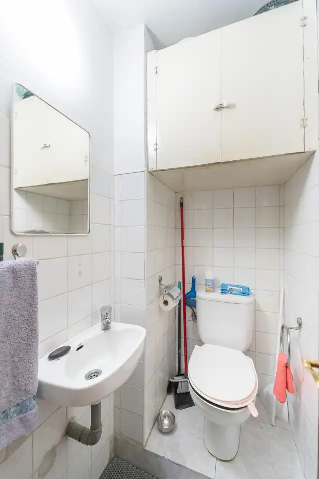 Bany de Pis en venda en Oviedo  amb Calefacció i Traster