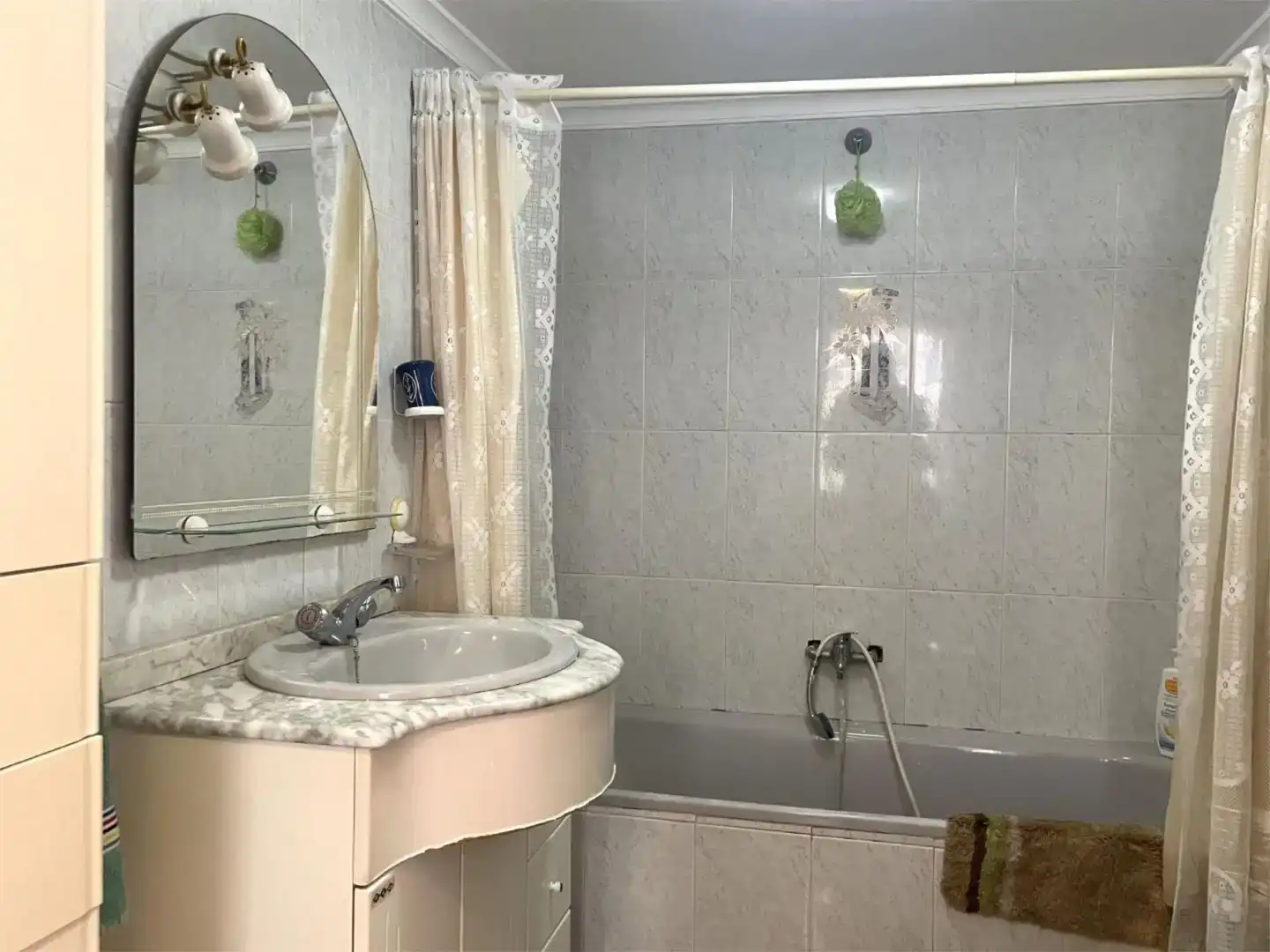 Bathroom of Detached homes for sale in Planes
