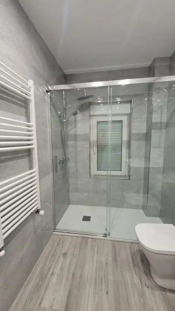 Badezimmer von Wohnung zur Miete in Salamanca mit Heizung, Möbliert und Balkon