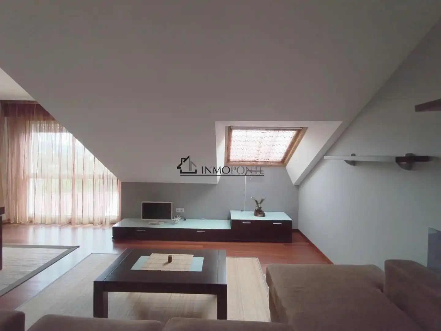 Wohnzimmer von Dachboden zum Verkauf in Pontevedra Capital  mit Heizung, Abstellraum und Möbliert