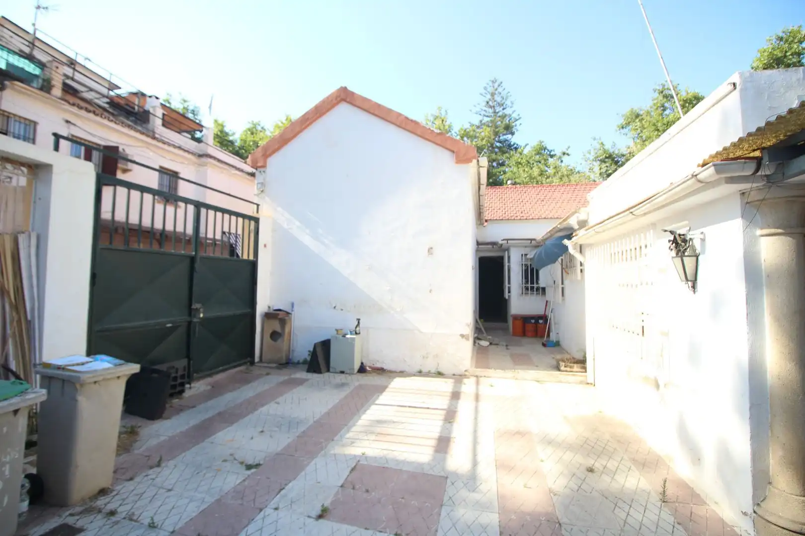 Vista exterior de Casa o xalet en venda en Málaga amb Jardí privat i Traster